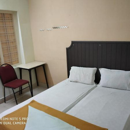 Hotel Woodlands Chottanikara Exterior photo