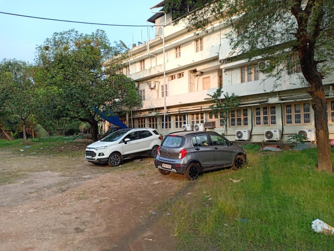 Hotel Woodlands Chottanikara Exterior photo